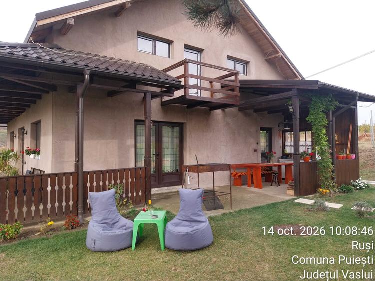 Casă cu 4 camere în Ruși