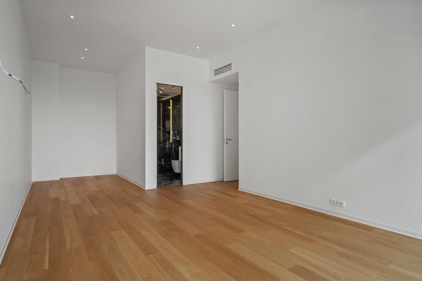Apartament cu 4 camere semidecomandat, mobilat în Floreasca