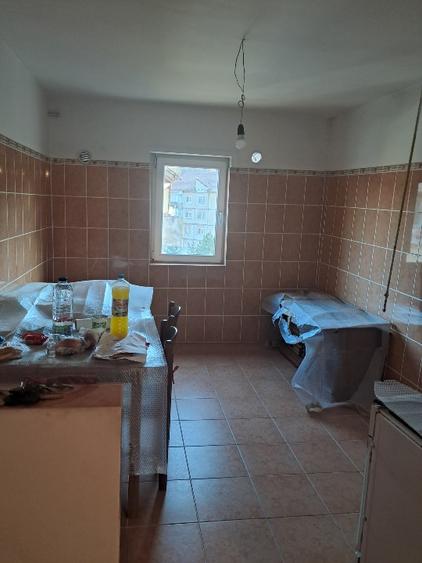 Apartament cu 3 camere decomandat în Iscroni