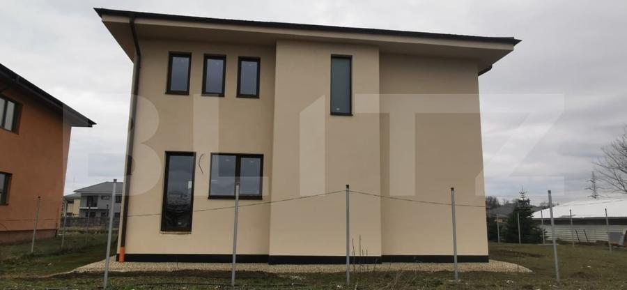 Casă individuală cu 4 camere cu Canalizare în Jucu de Sus