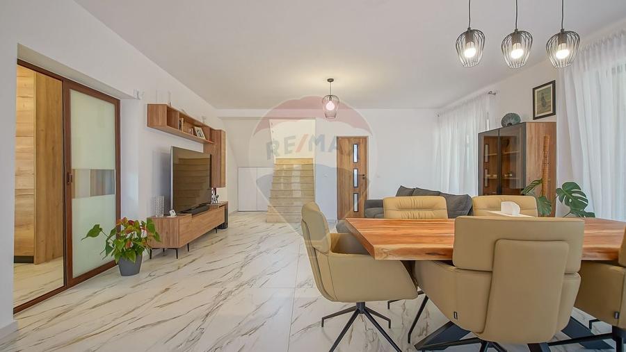 Casă individuală cu 5 camere cu Teren 630 Mp în Hărman