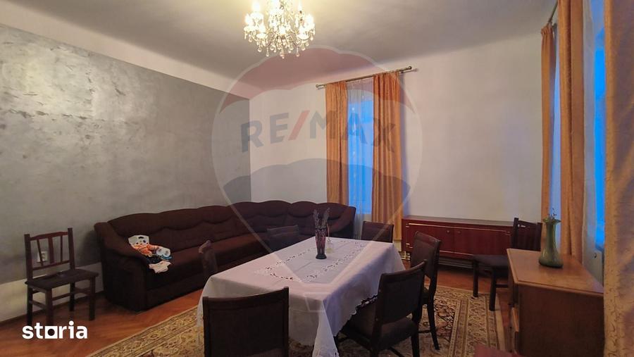 Casă cu 3 camere cu Teren 127.58 Mp în Piața Centrală