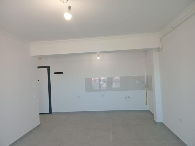 Apartament cu 3 camere decomandat în Energia