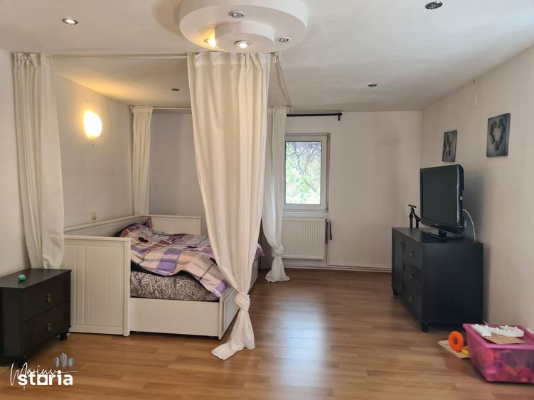 Casă cu 5 camere cu Teren 802 Mp în Central