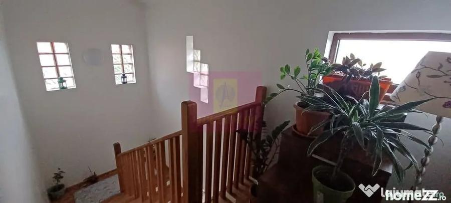 Casă cu 4 camere cu Teren 500 Mp în Săbăreni
