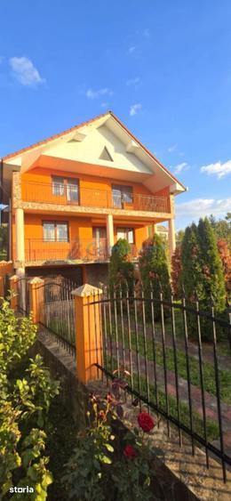 Casă cu 5 camere cu Teren 2690 Mp în Central