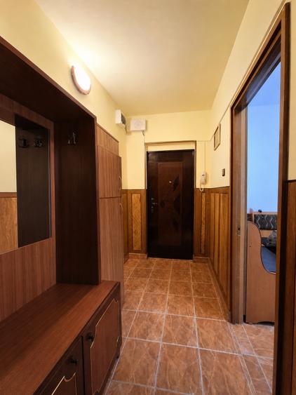Apartament cu 2 camere semidecomandat, mobilat în
