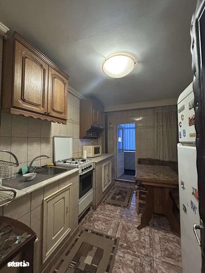 Apartament cu 3 camere decomandat în Prundu