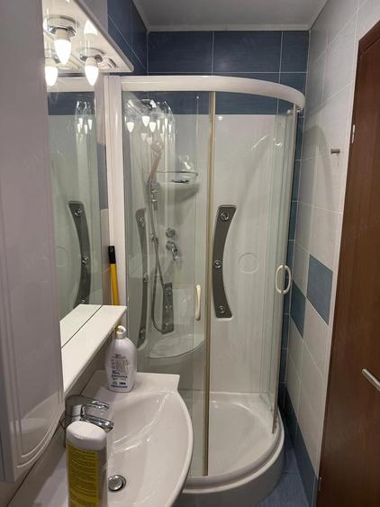 Apartament cu 3 camere decomandat în Exterior Vest