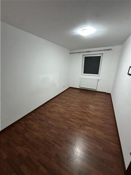 Apartament cu 3 camere semidecomandat în Circumvalațiunii
