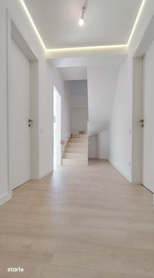 Apartament cu 5 camere decomandat în Astra