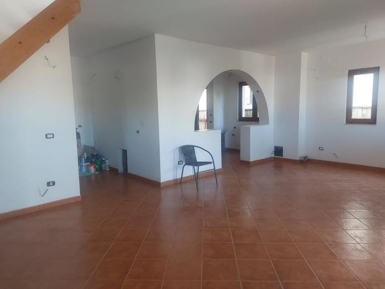 Casă cu 4 camere în Petrești