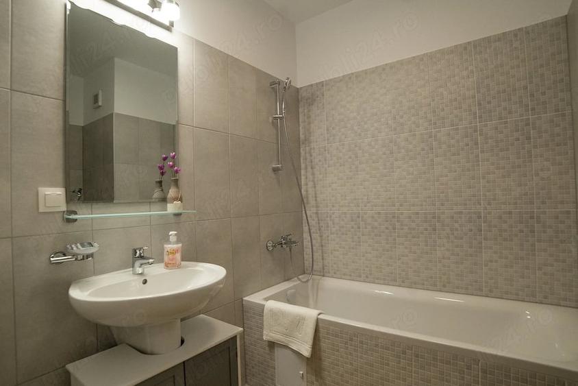 Apartament cu 3 camere decomandat în Lipovei