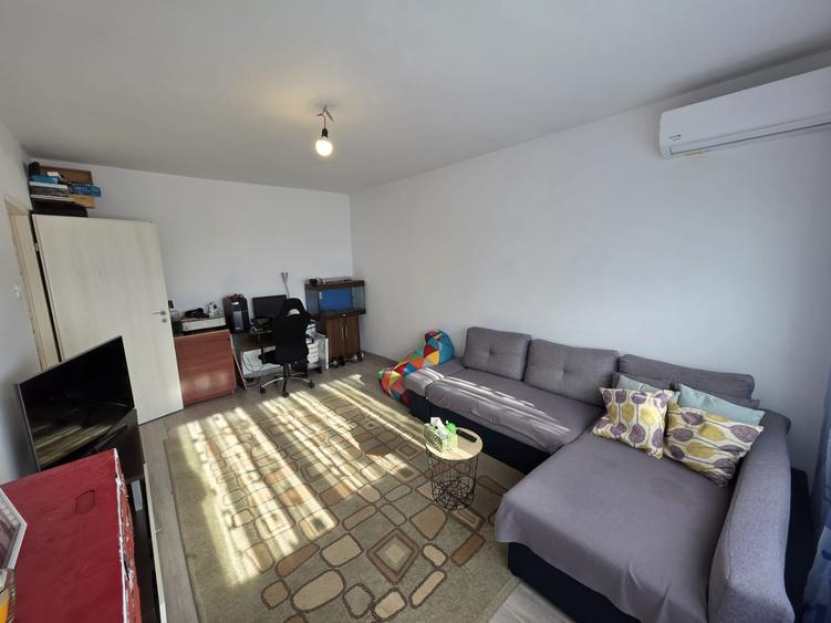Apartament cu 3 camere decomandat, mobilat în Drumul Taberei