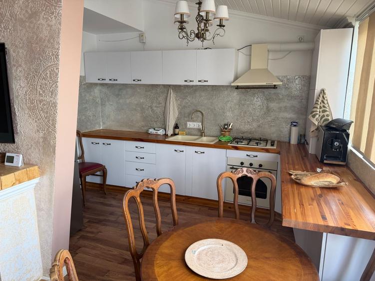 Apartament cu 3 camere decomandat în Central
