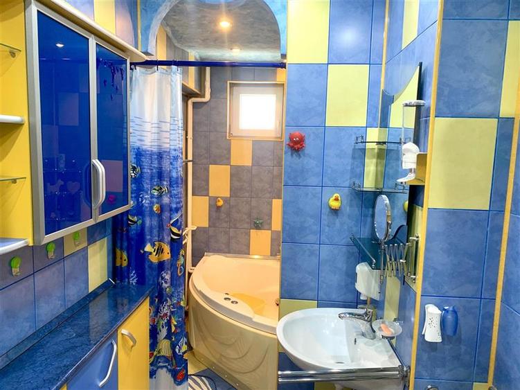 Apartament cu 3 camere decomandat în Cantemir