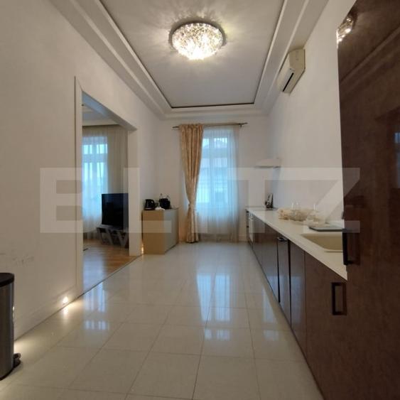 Apartament cu 3 camere decomandat, mobilat în Neptun