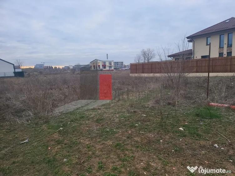 Teren de 1500 mp, în Titan