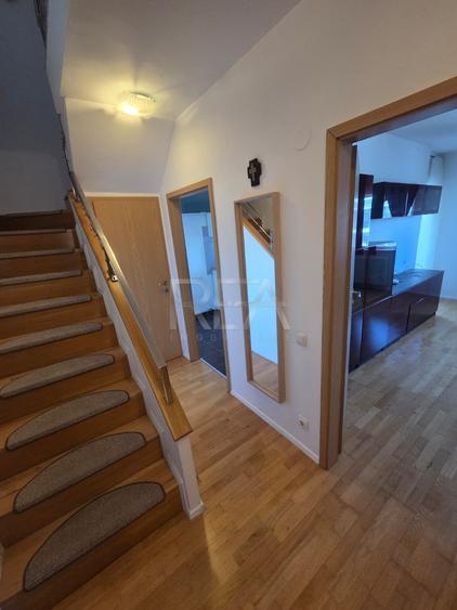 Apartament cu 3 camere decomandat, mobilat în Tei