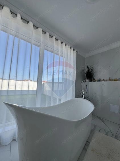 Apartament cu 4 camere decomandat în Central