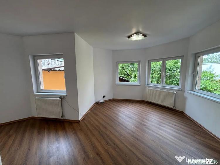 Casă cu 5 camere cu Teren 300 Mp în Colentina