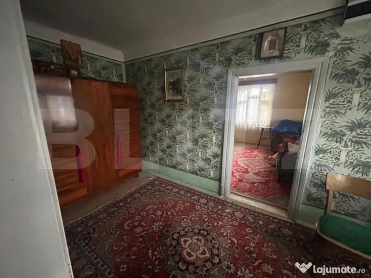 Casă cu 3 camere cu Teren 2700 Mp în Central