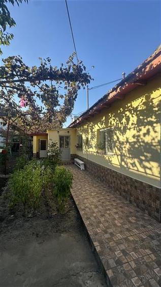 Casă individuală cu 4 camere cu Canalizare în Coiciu