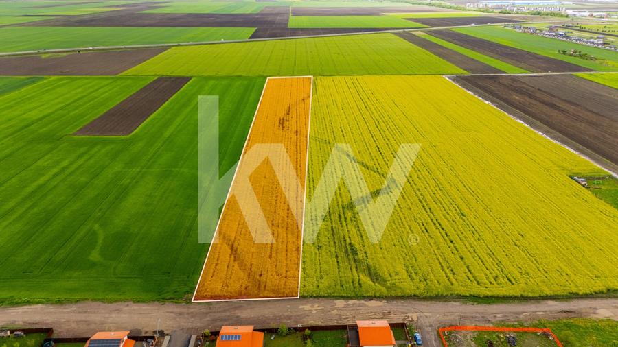 Teren agricol extravilan de 13742 mp, în Cristian
