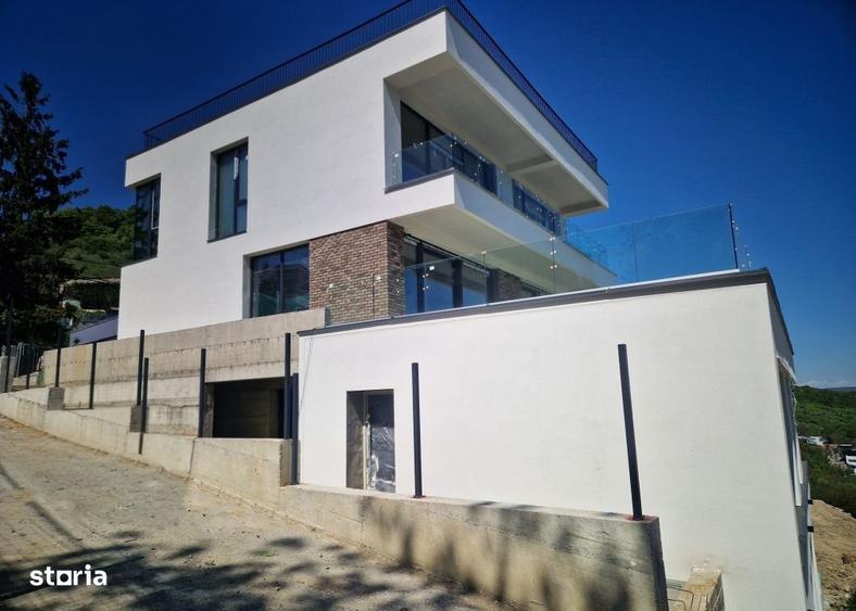 Casă cu 4 camere în Central