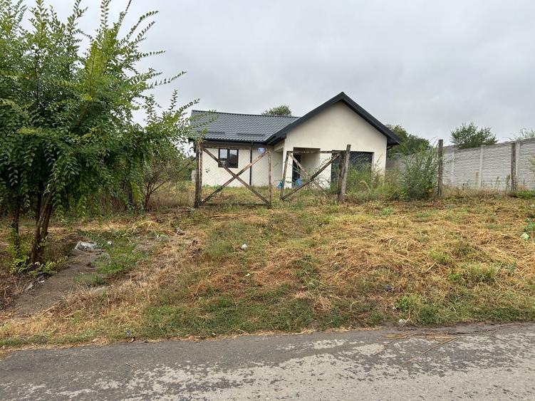 Casă cu 4 camere în Nana