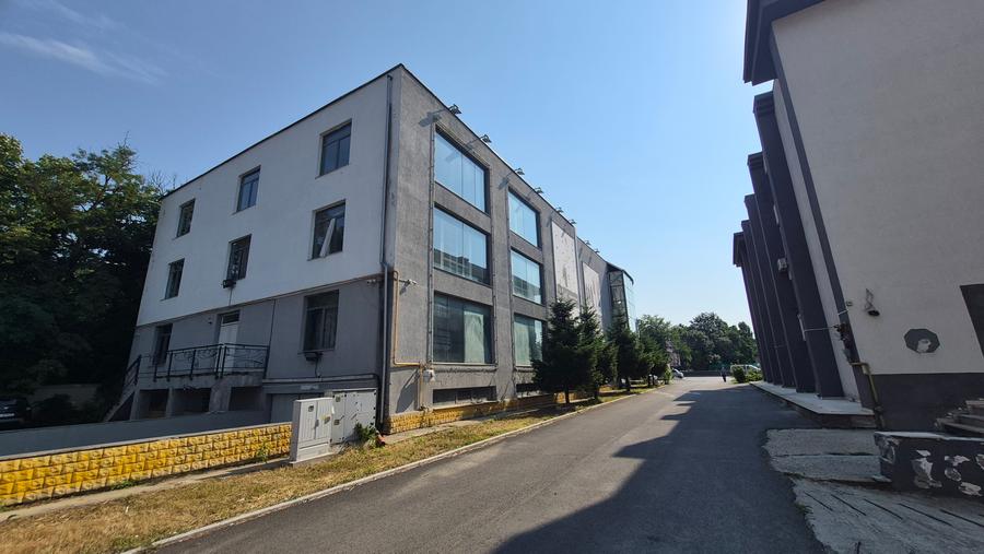Spațiu comercial, de 2,752 mp, în Nord