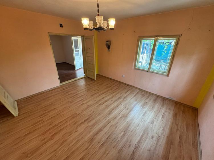 Casă individuală cu 4 camere cu Teren 155 Mp în Rahova