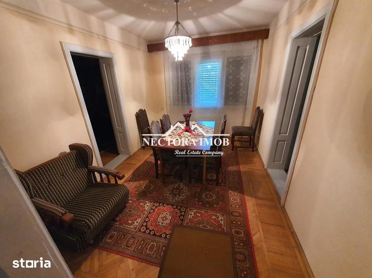 Casă cu 7 camere cu Teren 2300 Mp în Orașul Nou