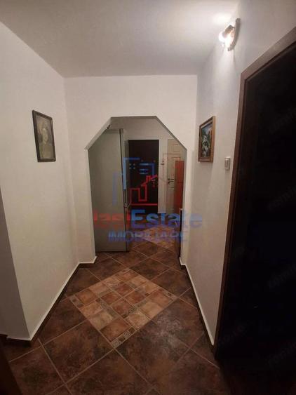 Apartament cu 4 camere decomandat în Filiași