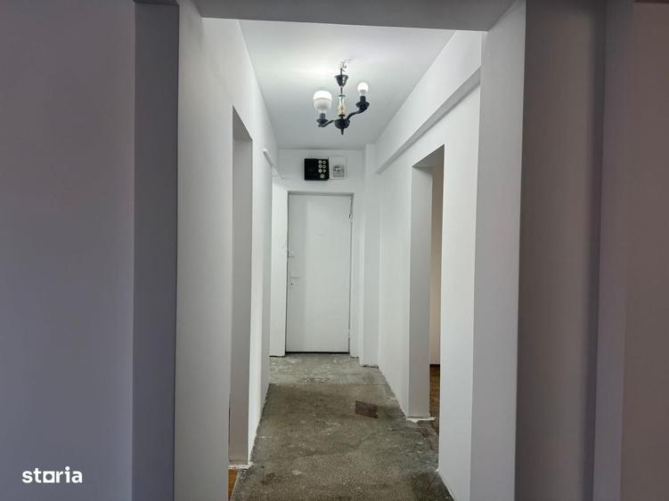 Apartament cu 3 camere decomandat în Central