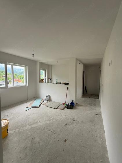 Apartament cu 3 camere semidecomandat în Cavnic