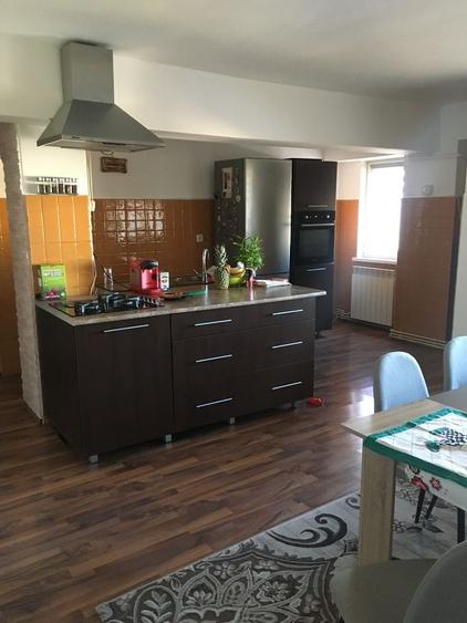 Apartament cu 4 camere decomandat în Central