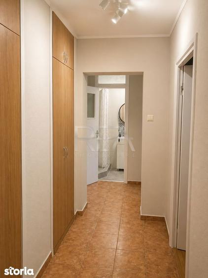 Apartament cu 3 camere semidecomandat în Tei