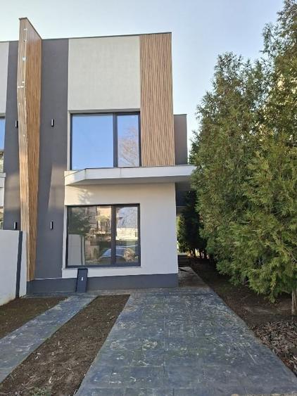 Duplex cu 4 camere cu Canalizare în Ostratu