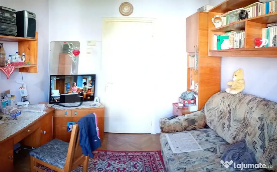 Apartament cu 3 camere semidecomandat în Simeria