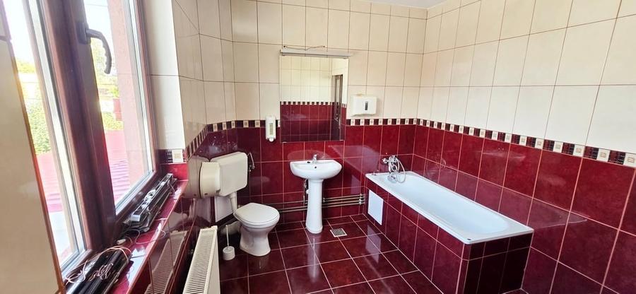 Apartament cu 4 camere decomandat în Băneasa