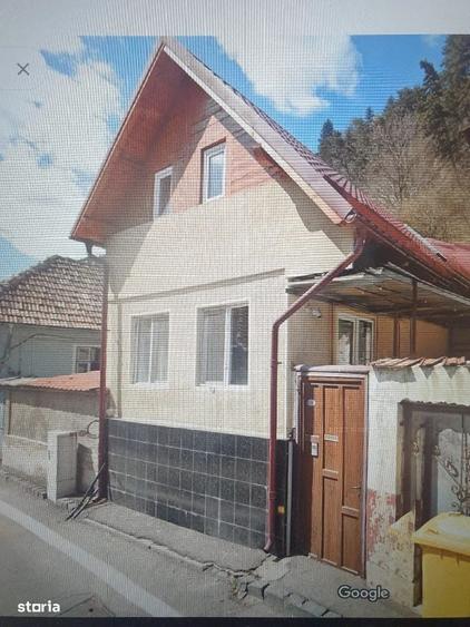 Casă cu 4 camere în Schei