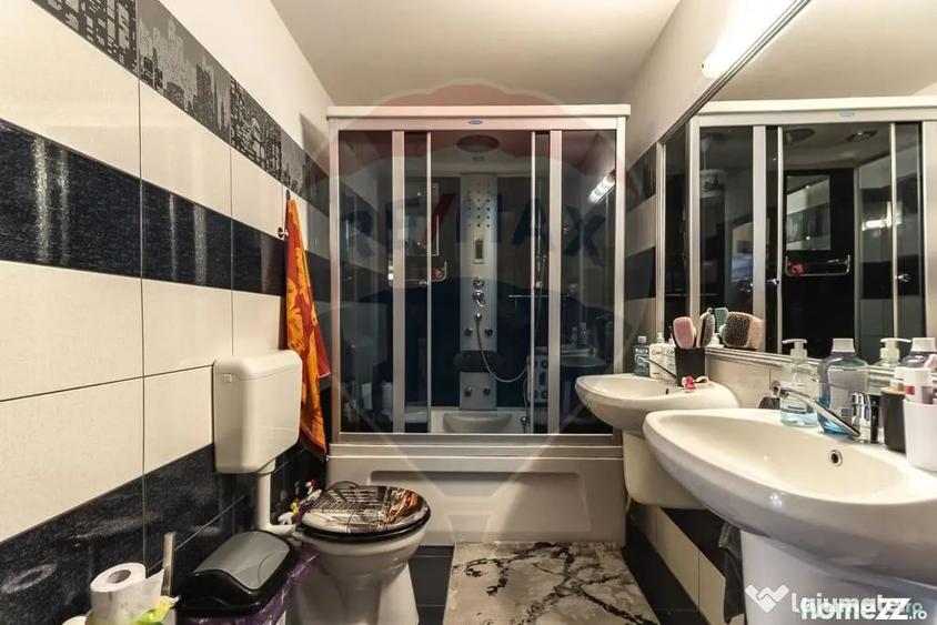 Casă cu 7 camere cu Teren 136 Mp în Schei