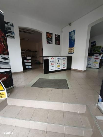 Casă cu 10 camere cu Teren 231 Mp în Central