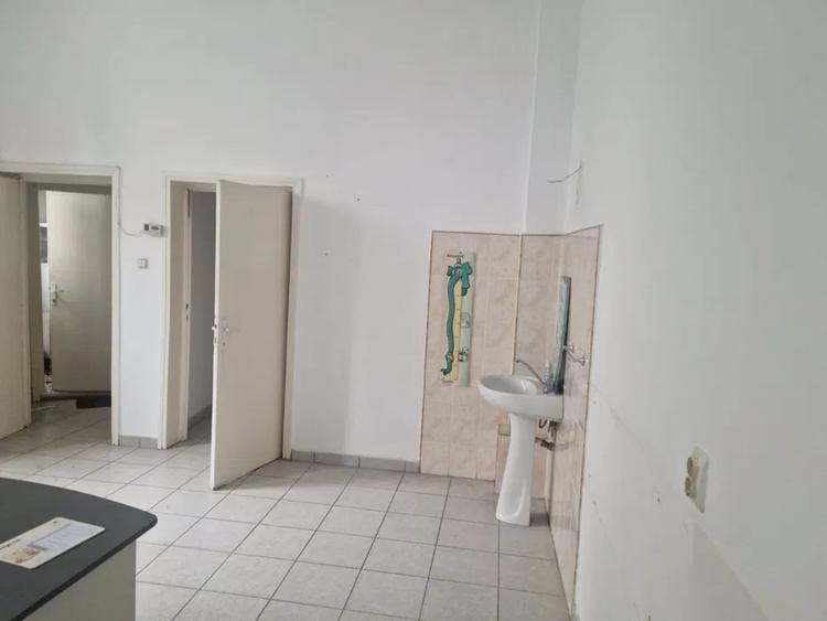 Spațiu comercial, de 35 mp, în Semicentral