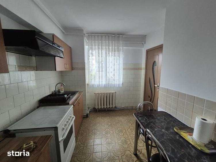 Apartament cu 4 camere decomandat în Central