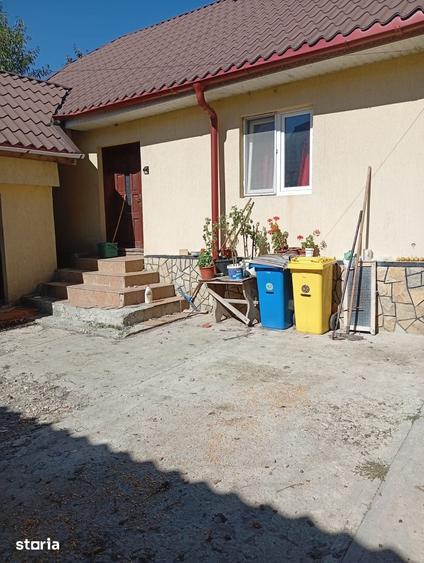 Casă cu 5 camere cu Teren 5500 Mp în Central