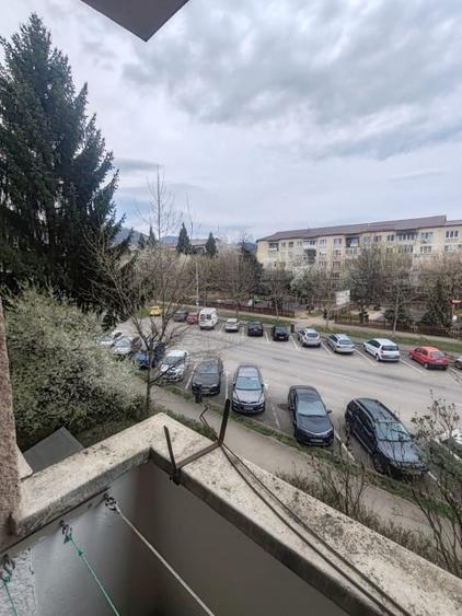 Apartament cu 4 camere decomandat, mobilat în Săsar