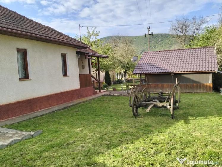 Casă cu 2 camere în Brănișca