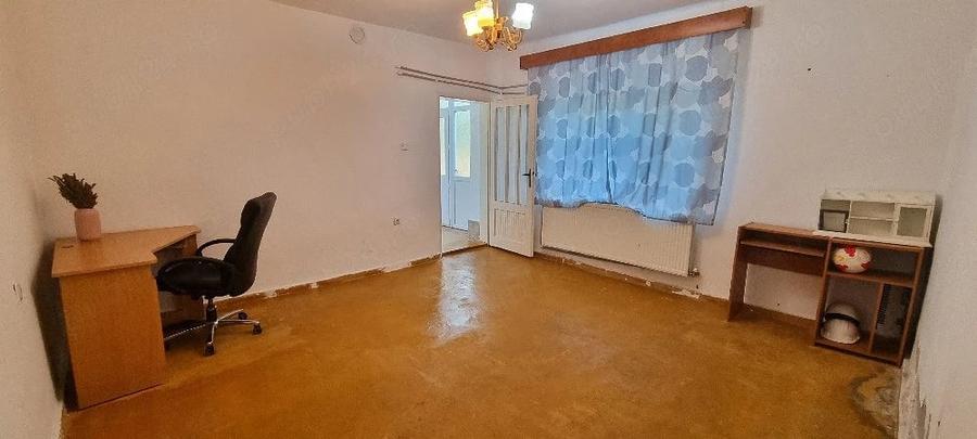 Casă cu Teren 2431 Mp în Central